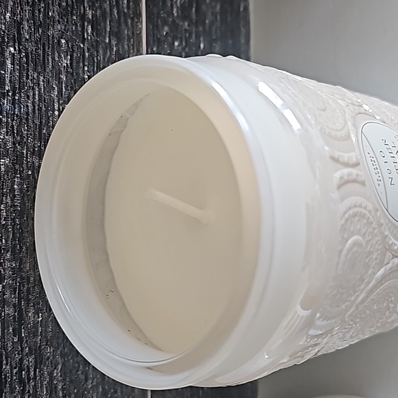 NEW SPRING VIRAL Leoben Co No.10 "Leather Santal" Candle 18oz - Never Used - Picture 4 of 4